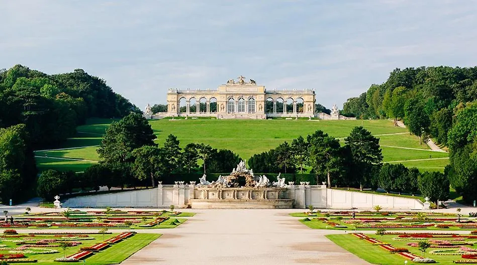 Apartment Vis A Vis Schoenbrunn With Private Parking Vienna